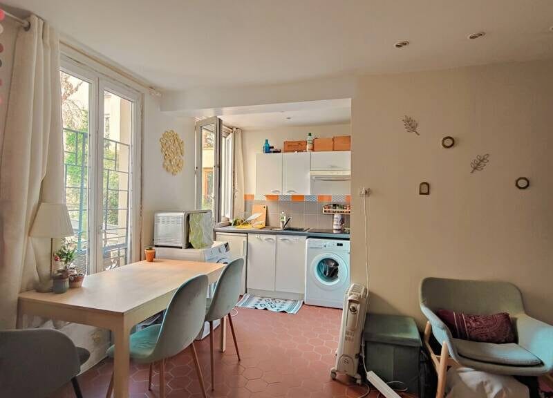 Bel appartement spacieux de 24m² avec balcon et garage