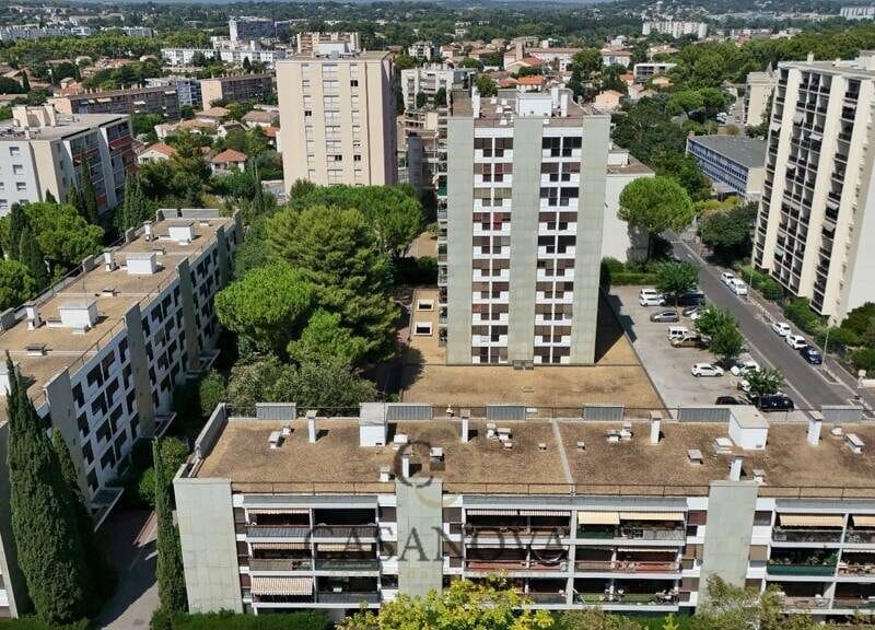 Appartement spacieux avec balcon et garage à 290000€
