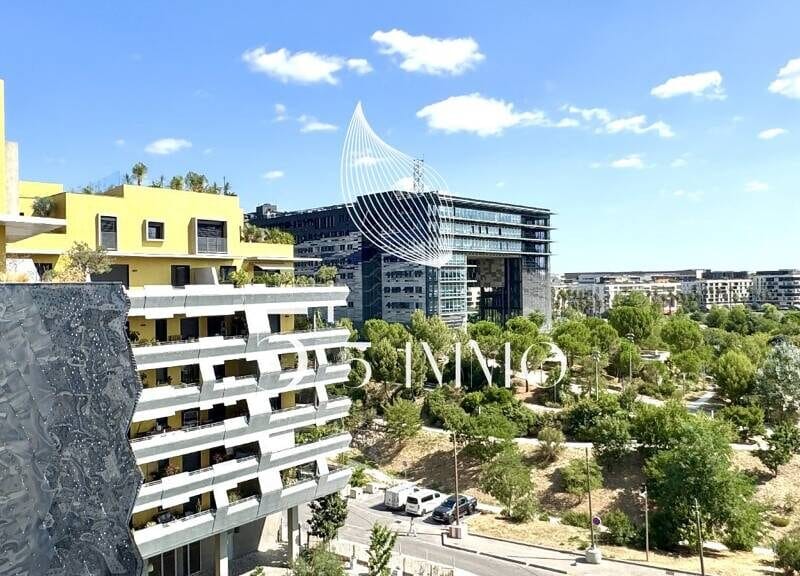 Appartement spacieux avec balcon et garage