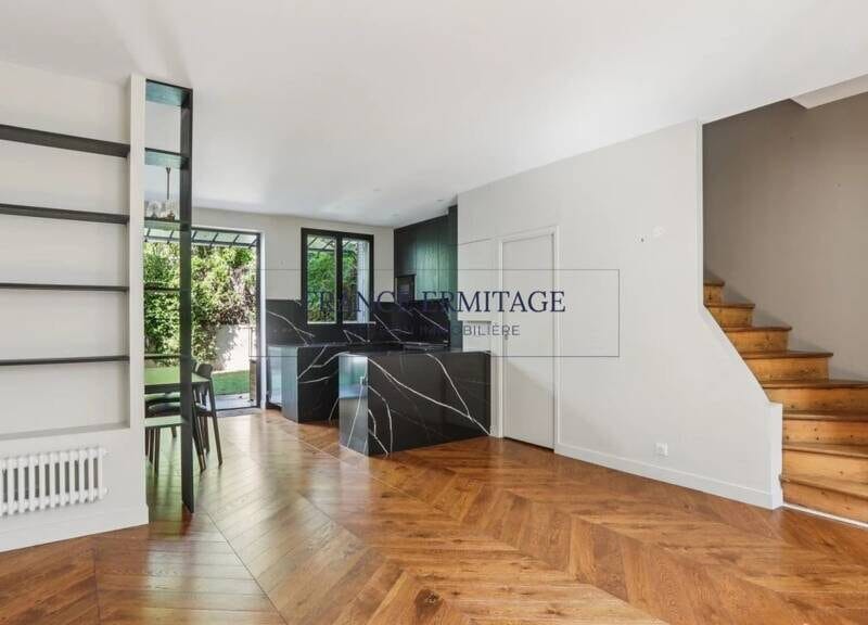 Appartement spacieux avec garage et balcon à 2 170 000 €