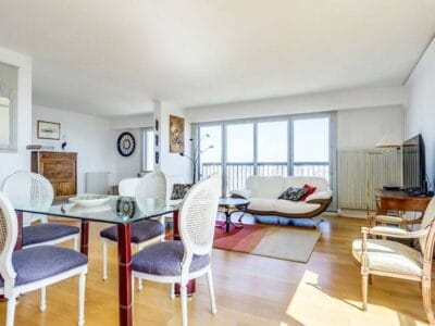 Appartement spacieux avec balcon et garage - 100m²