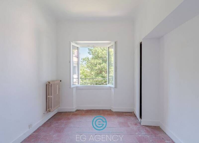 Bel appartement lumineux avec garage et balcon - 280m²