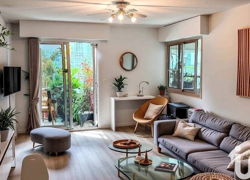 Bel appartement avec garage et balcon à 240000€