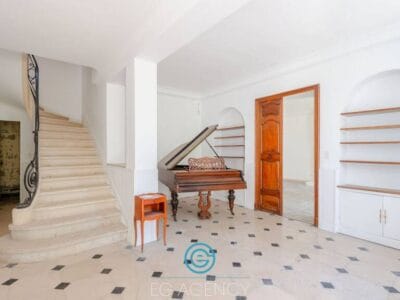 Bel appartement lumineux avec garage et balcon - 280m²