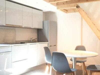 Bel appartement spacieux avec garage et balcon