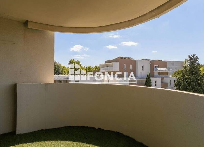 Bel appartement spacieux avec garage et balcon