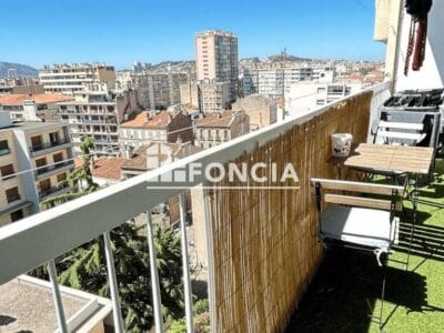 Appartement spacieux 84m² avec garage et balcon à 270000€