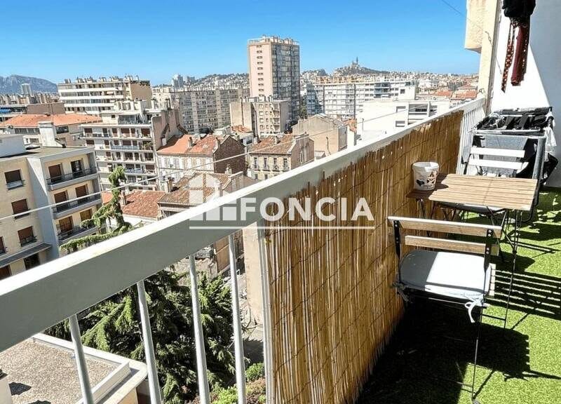 Appartement spacieux 84m² avec garage et balcon à 270000€
