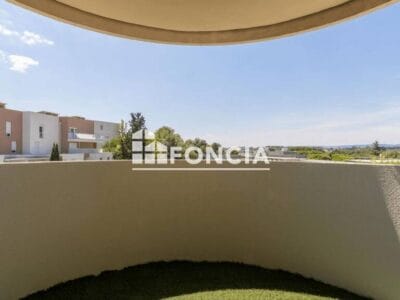 Bel appartement spacieux avec garage et balcon