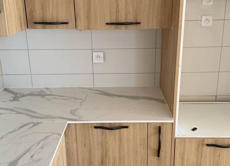 Appartement spacieux avec balcon et garage à €380000