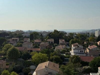 Appartement spacieux avec balcon et garage à €380000