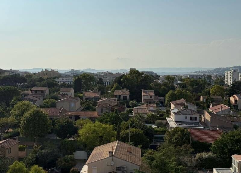 Appartement spacieux avec balcon et garage à €380000