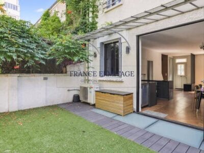 Appartement spacieux avec garage et balcon à 2 170 000 €