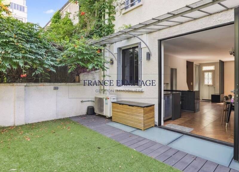 Appartement spacieux avec garage et balcon à 2 170 000 €