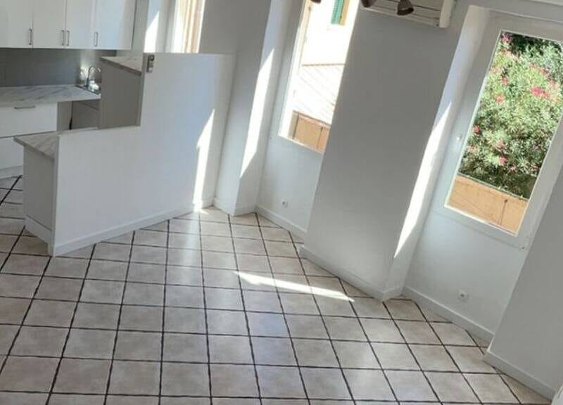 Appartement spacieux avec balcon et garage à 130000€