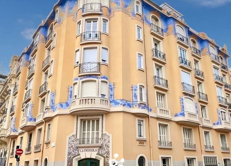 Vaste appartement de prestige avec garage et balcon