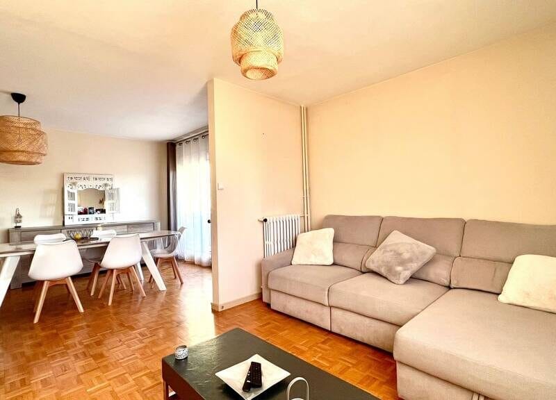 Appartement spacieux avec balcon et garage