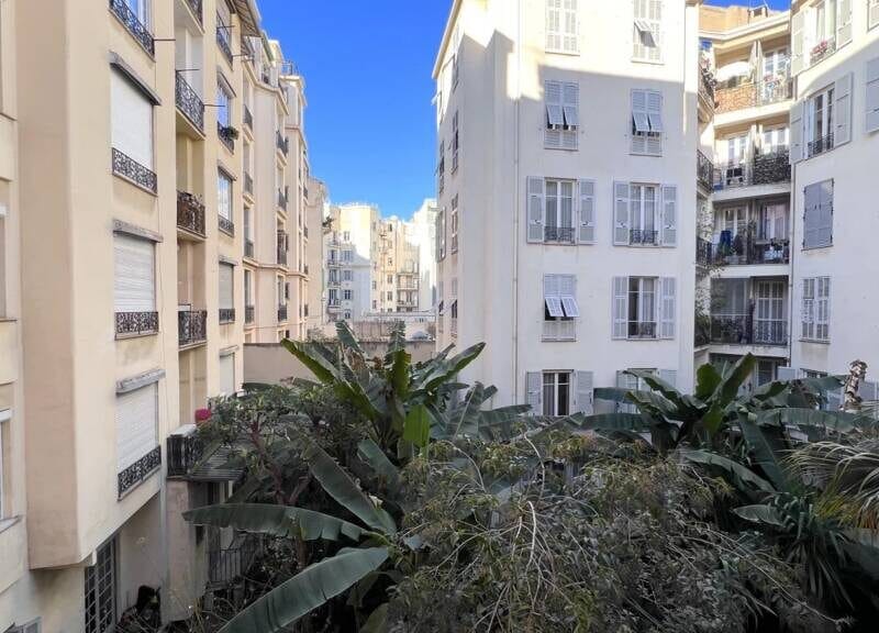Vaste appartement de prestige avec garage et balcon