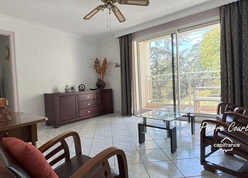 Appartement spacieux avec balcon et garage, 56m²