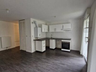 Bel appartement moderne 61m², garage & balcon