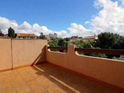 Appartement lumineux avec garage et balcon, 70m²