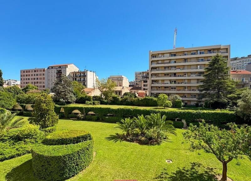 Appartement spacieux avec garage et balcon à 390 000€