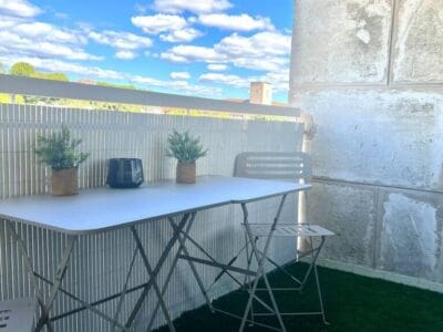 Appartement spacieux avec balcon et garage