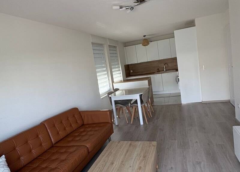 Bel appartement lumineux avec garage et balcon en centre-ville