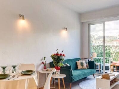 Appartement spacieux avec garage et balcon à 240000€