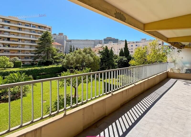 Appartement spacieux avec garage et balcon à 390 000€