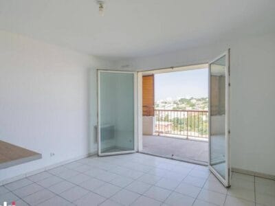 Appartement spacieux avec garage et balcon à 160 000€