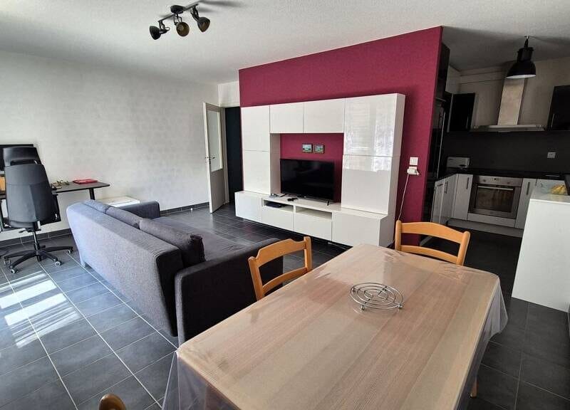 Beau garage-balcon spacieux, idéal stockage et parking