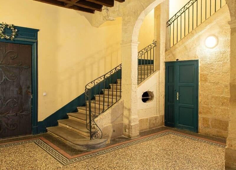 Maison d'exception avec garage et balcon - 168m²