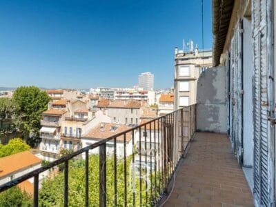 Appartement lumineux avec garage et balcon à 380 000€