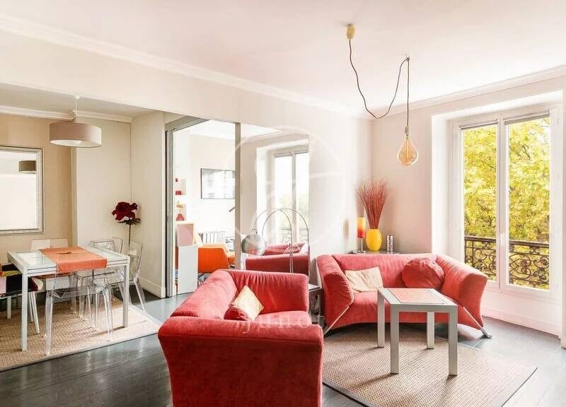 Appartement spacieux avec garage et balcon à 690000€