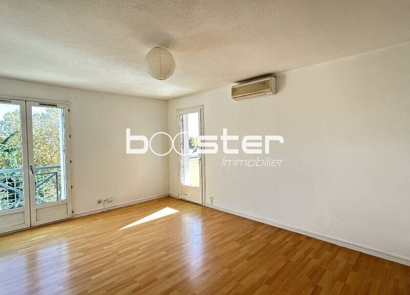 Appartement spacieux avec garage et balcon à 240000€