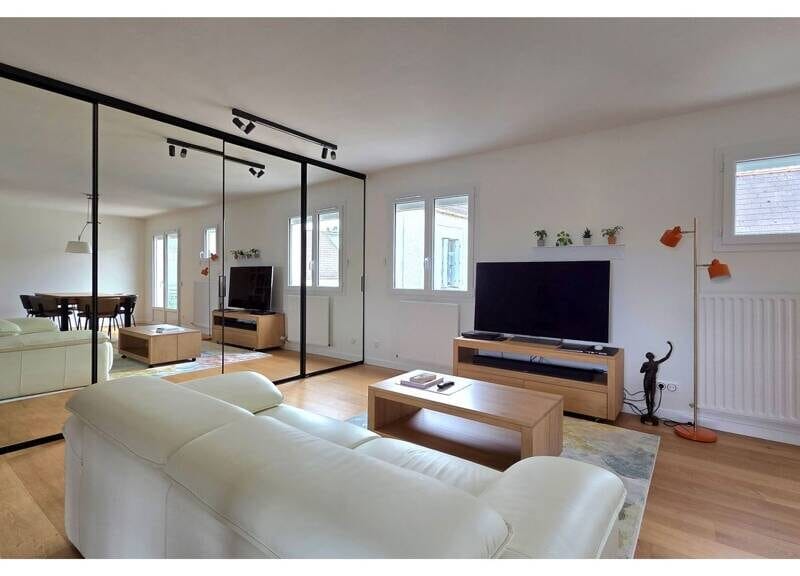 Appartement spacieux avec garage et balcon à 440000€