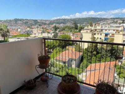 Appartement spacieux avec garage et balcon à 300000€