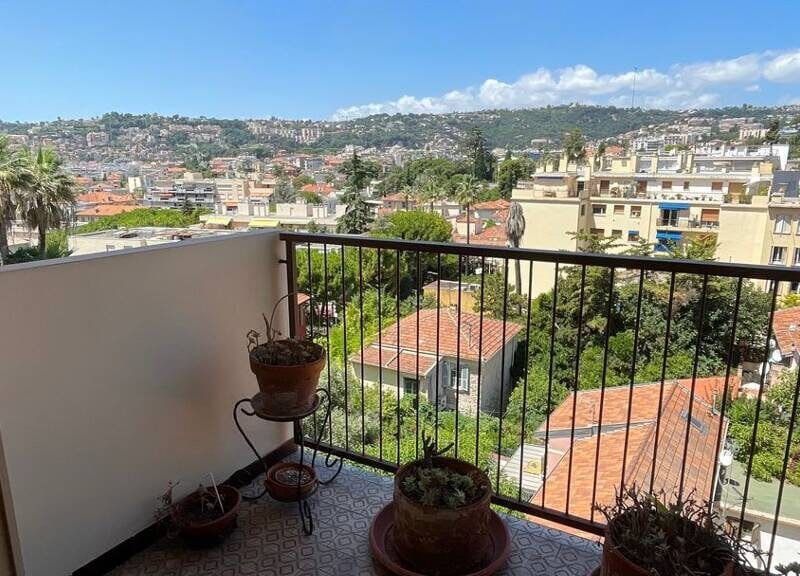 Appartement spacieux avec garage et balcon à 300000€