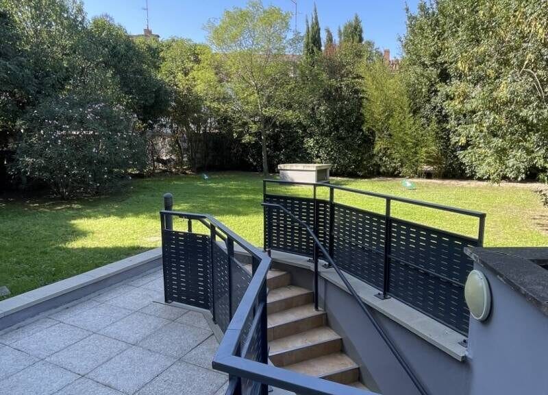 Appartement lumineux avec garage et balcon, 66m²