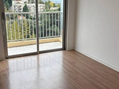 Appartement lumineux avec garage et balcon à 300000€