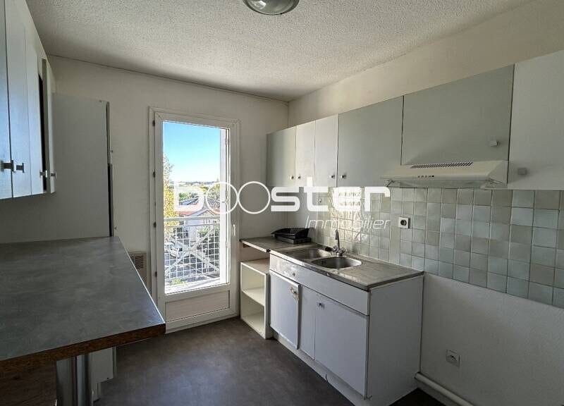 Appartement spacieux avec garage et balcon à 240000€