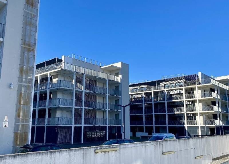 Appartement spacieux avec balcon et garage
