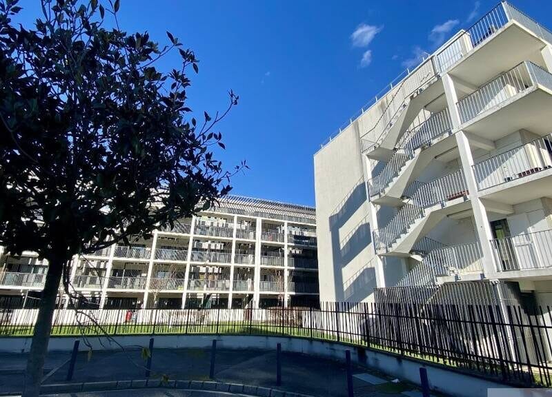 Appartement spacieux avec balcon et garage